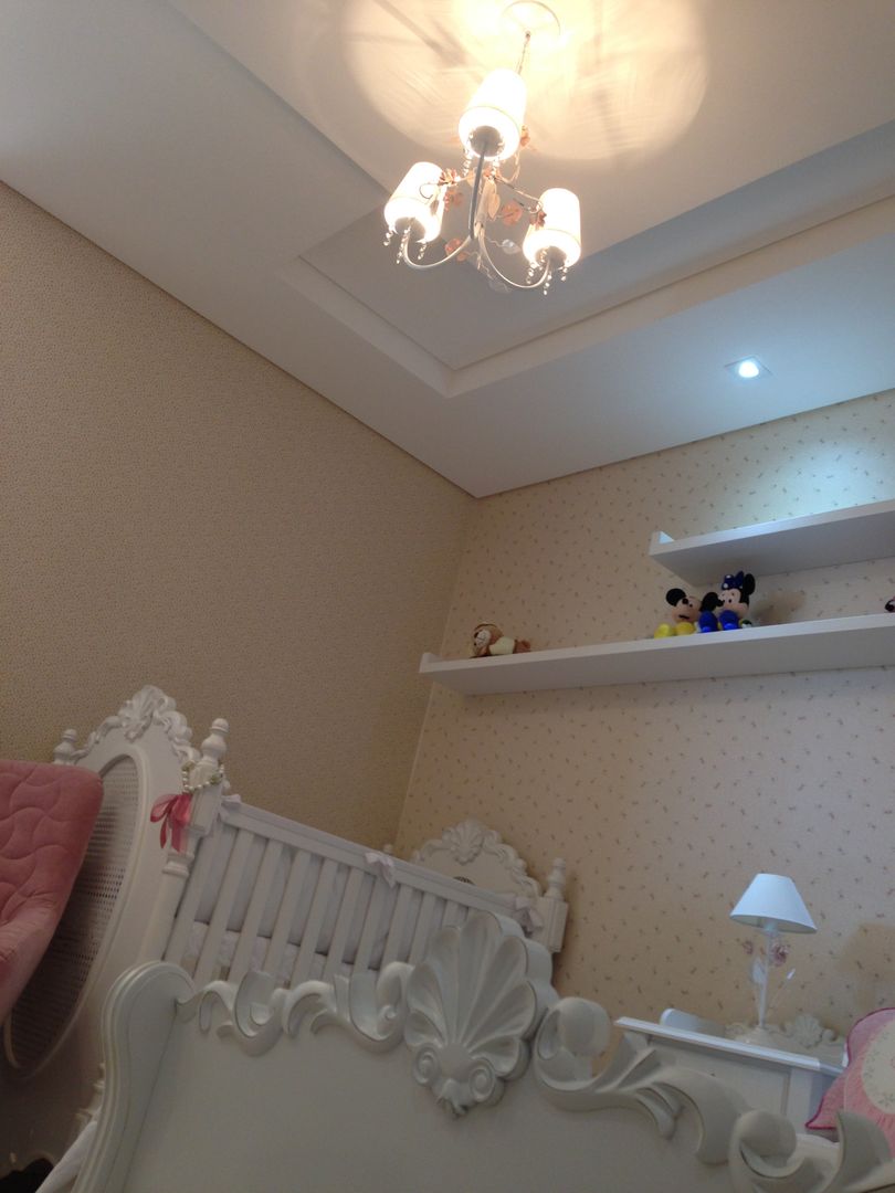 Quarto de Princesa, Laura Picoli Laura Picoli Classic style nursery/kids room