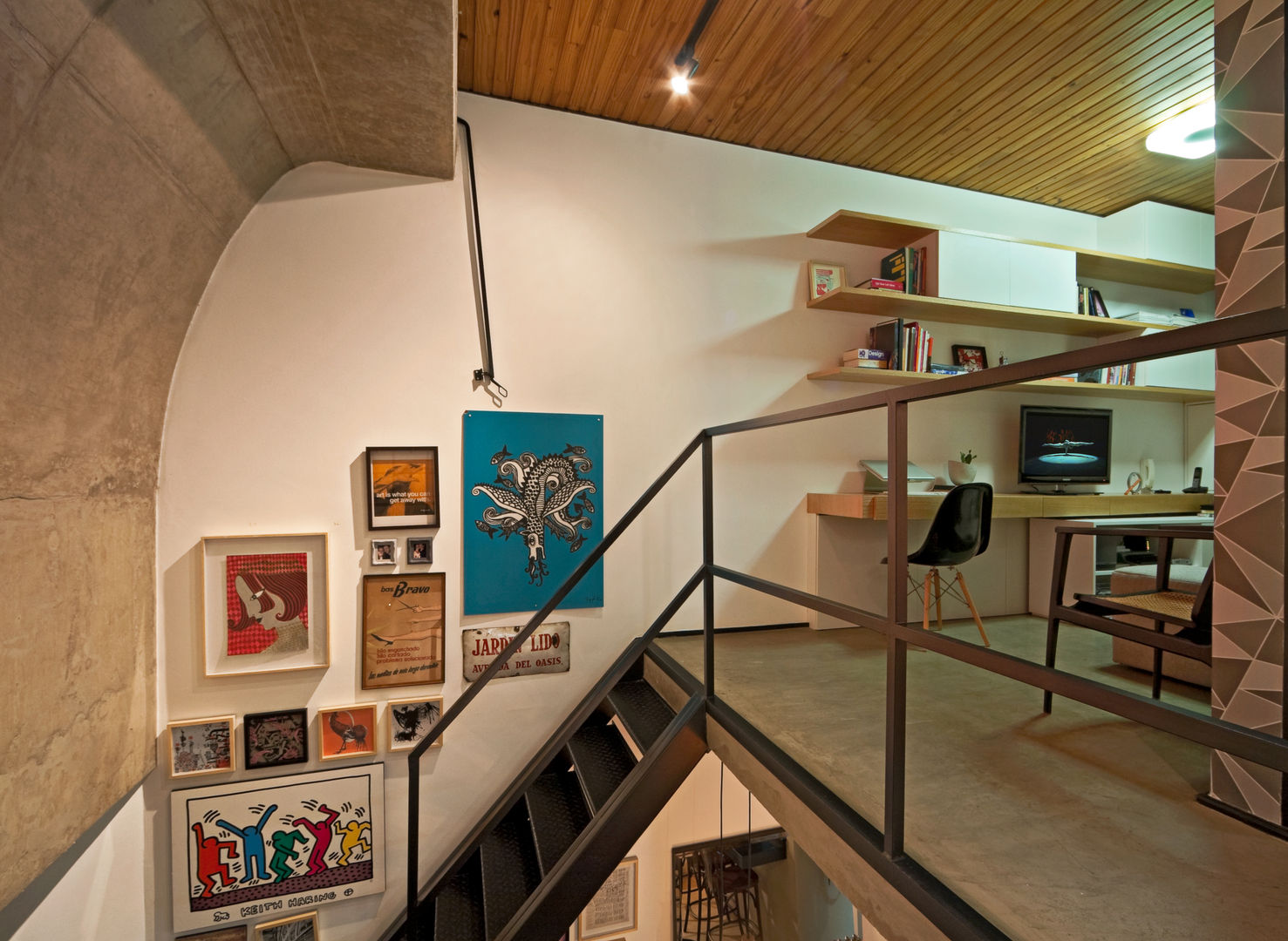 Loft Funcionários, Dubal Arquitetura e Design Dubal Arquitetura e Design Pasillos, vestíbulos y escaleras modernos