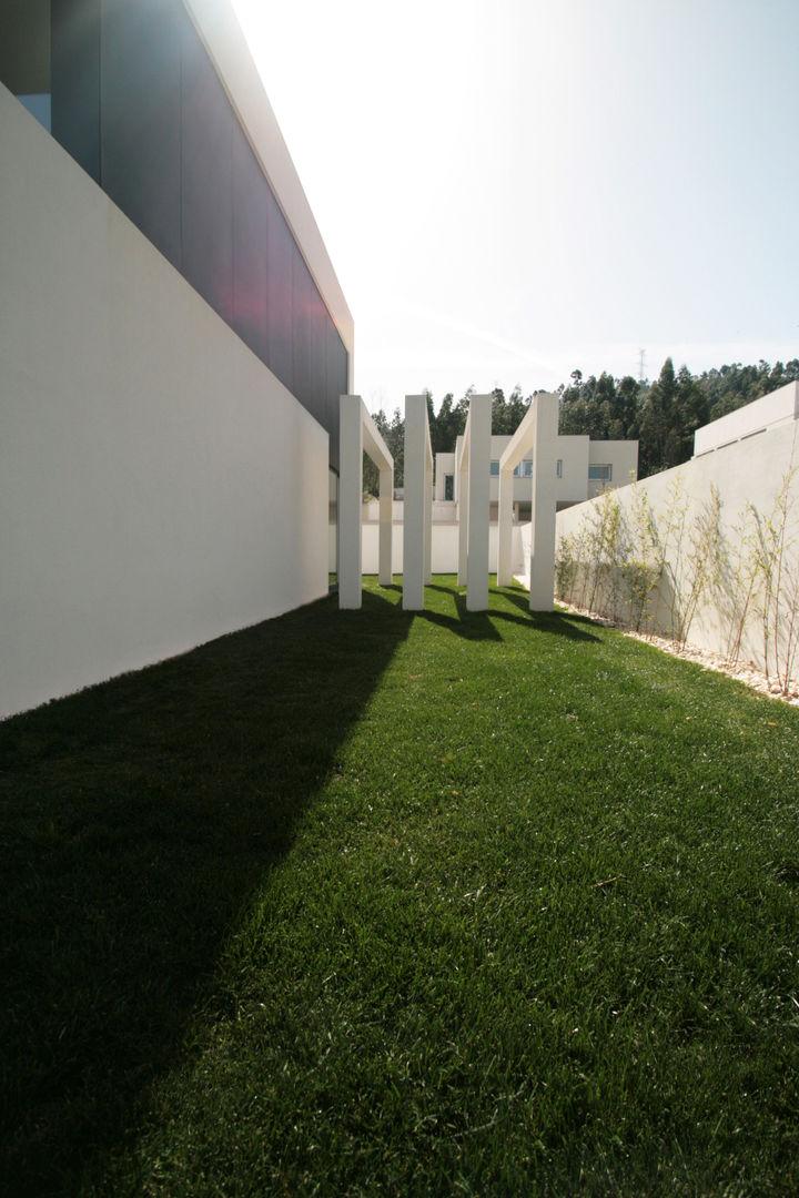 STL_03, TRAMA arquitetos TRAMA arquitetos Modern houses