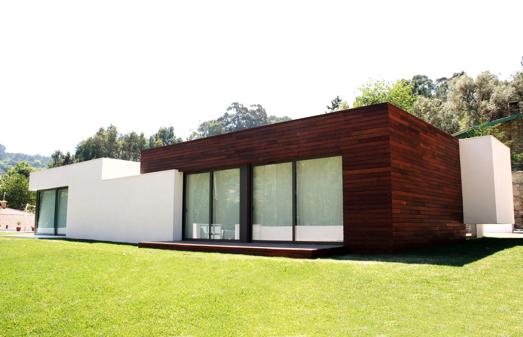 Casa Lanhoso, TRAMA arquitetos TRAMA arquitetos Будинки