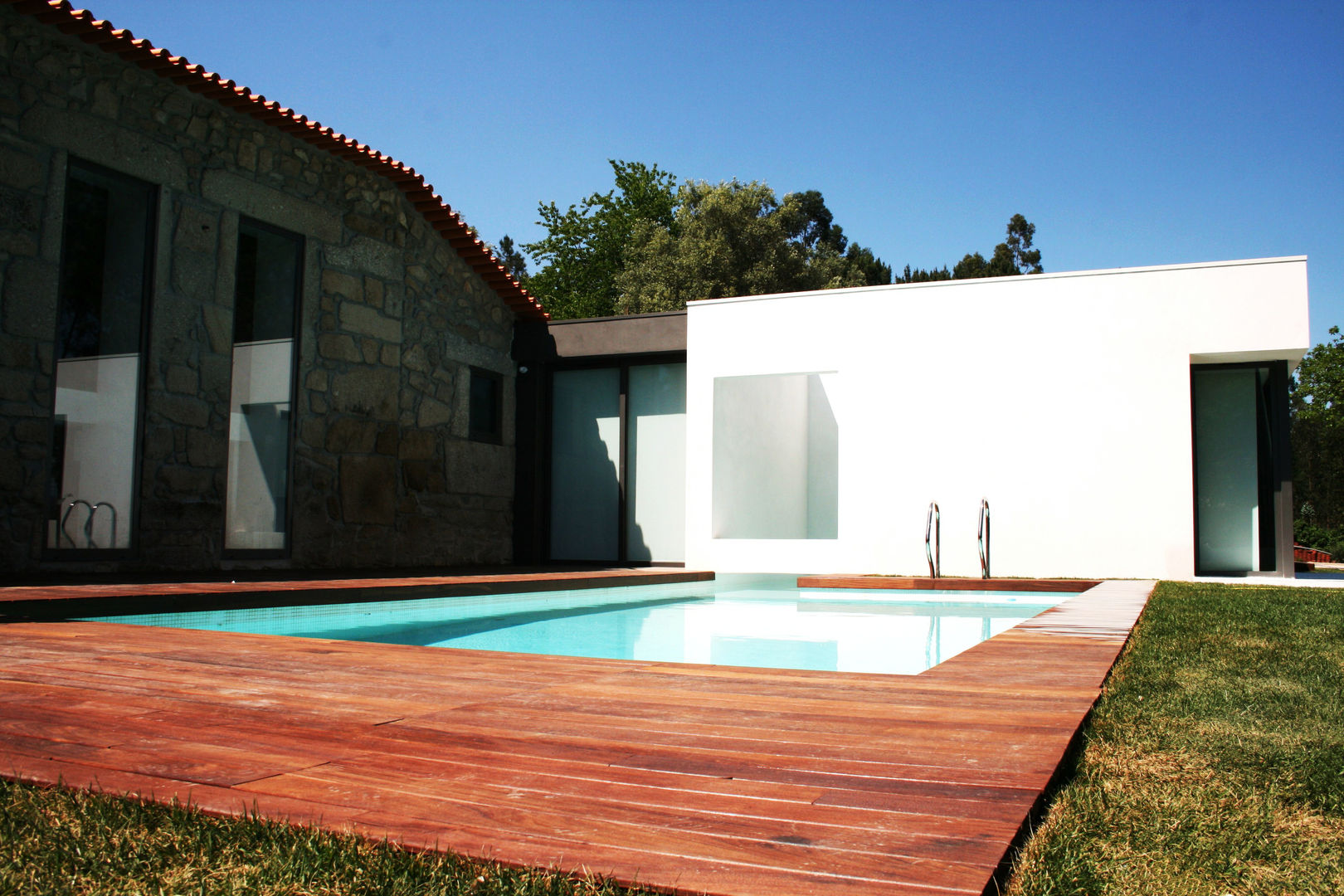 Casa Lanhoso, TRAMA arquitetos TRAMA arquitetos Casas modernas