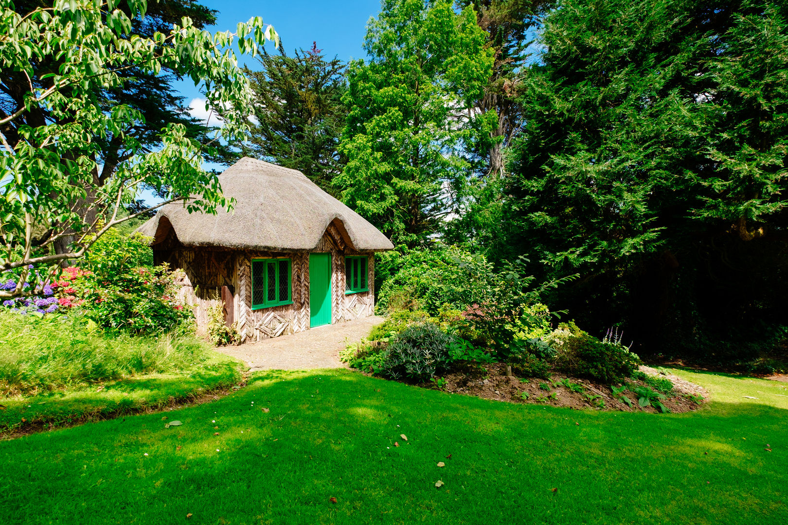 The Downes homify Country style garage/shed