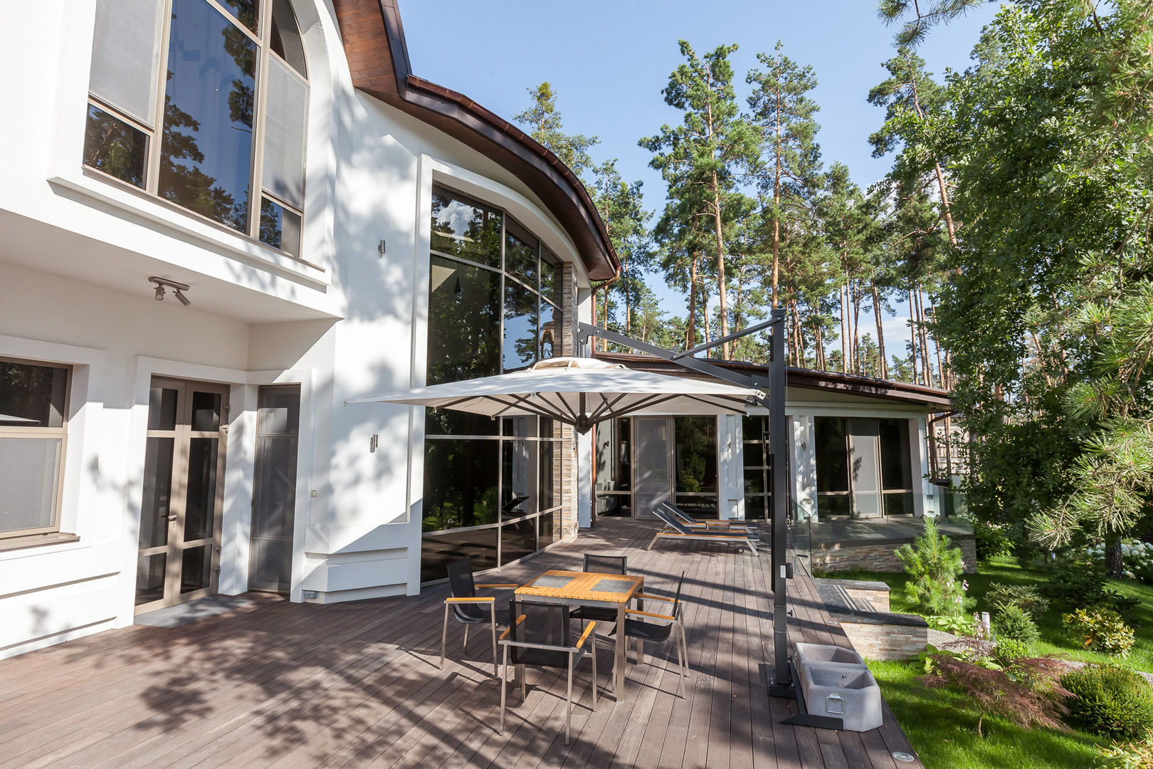 Плюты, YOUSUPOVA YOUSUPOVA Moderner Balkon, Veranda & Terrasse