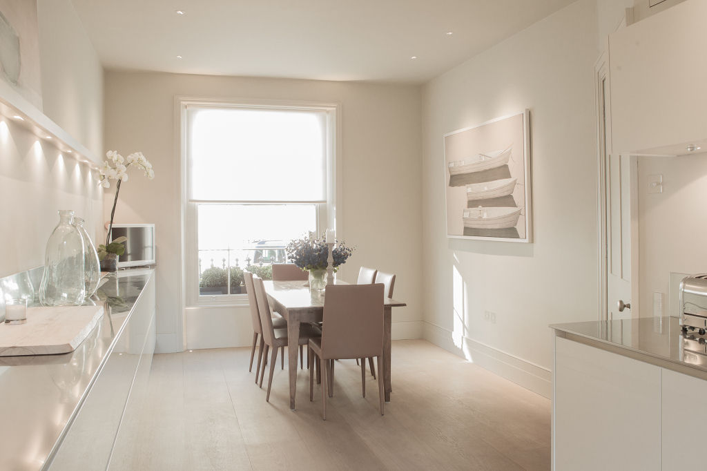 ​Kitchen at the Chelsea House Nash Baker Architects Ltd Cozinhas clássicas