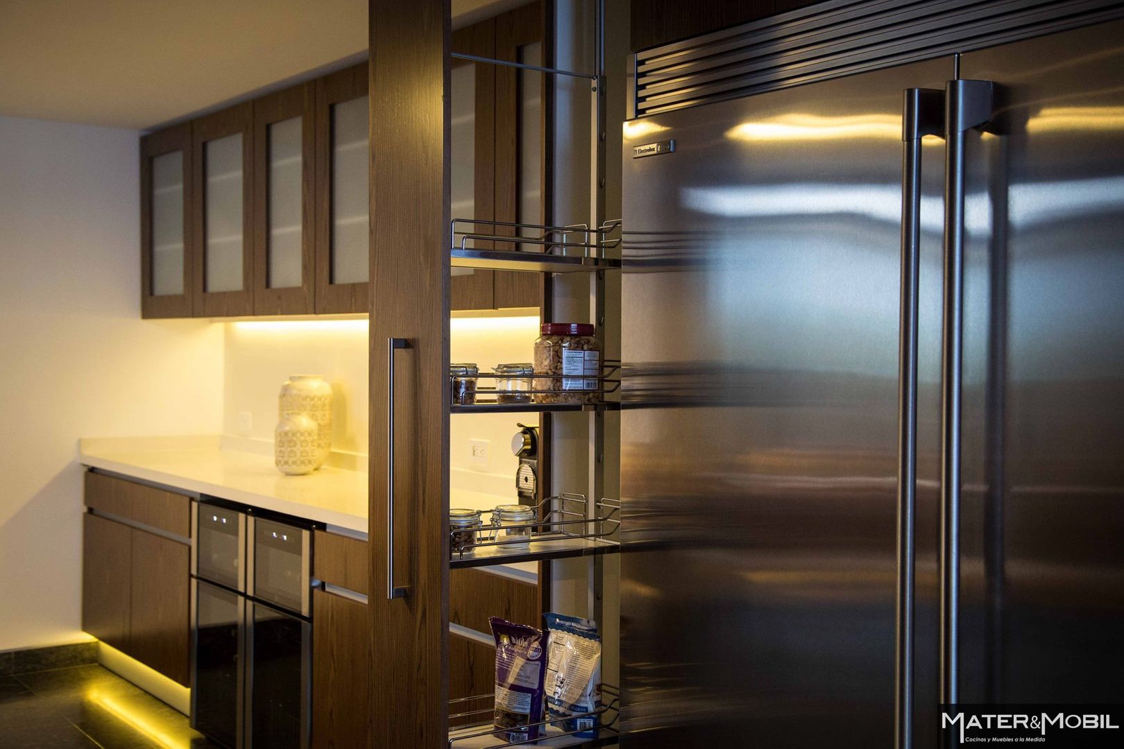 Cocina Reforma Monte Blanco, Mater & Mobil Mater & Mobil 現代廚房設計點子、靈感&圖片