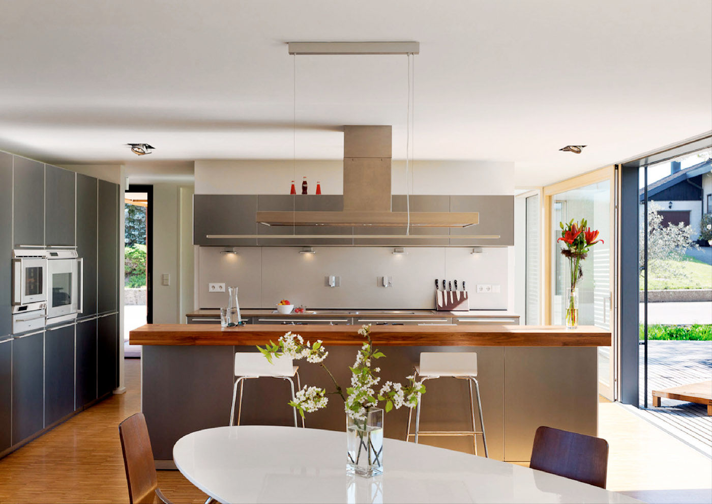 Cherry Blossom House (German Passivhaus), ÜberRaum Architects ÜberRaum Architects Modern kitchen