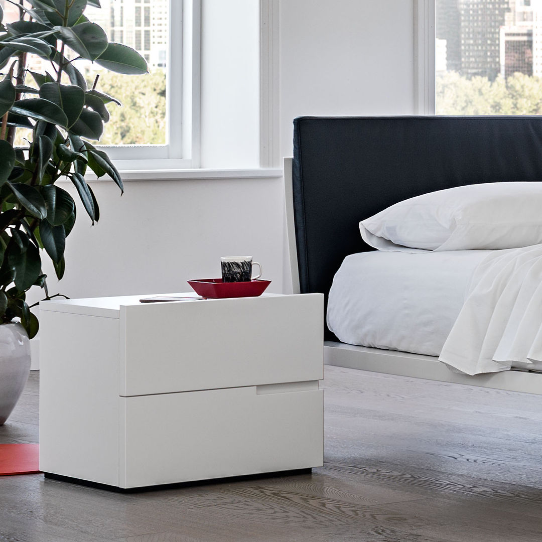 'Fred' Modern luxury small bedside cabinet with drawers by Morassutti homify Quartos modernos MDF Mesa de cabeceira