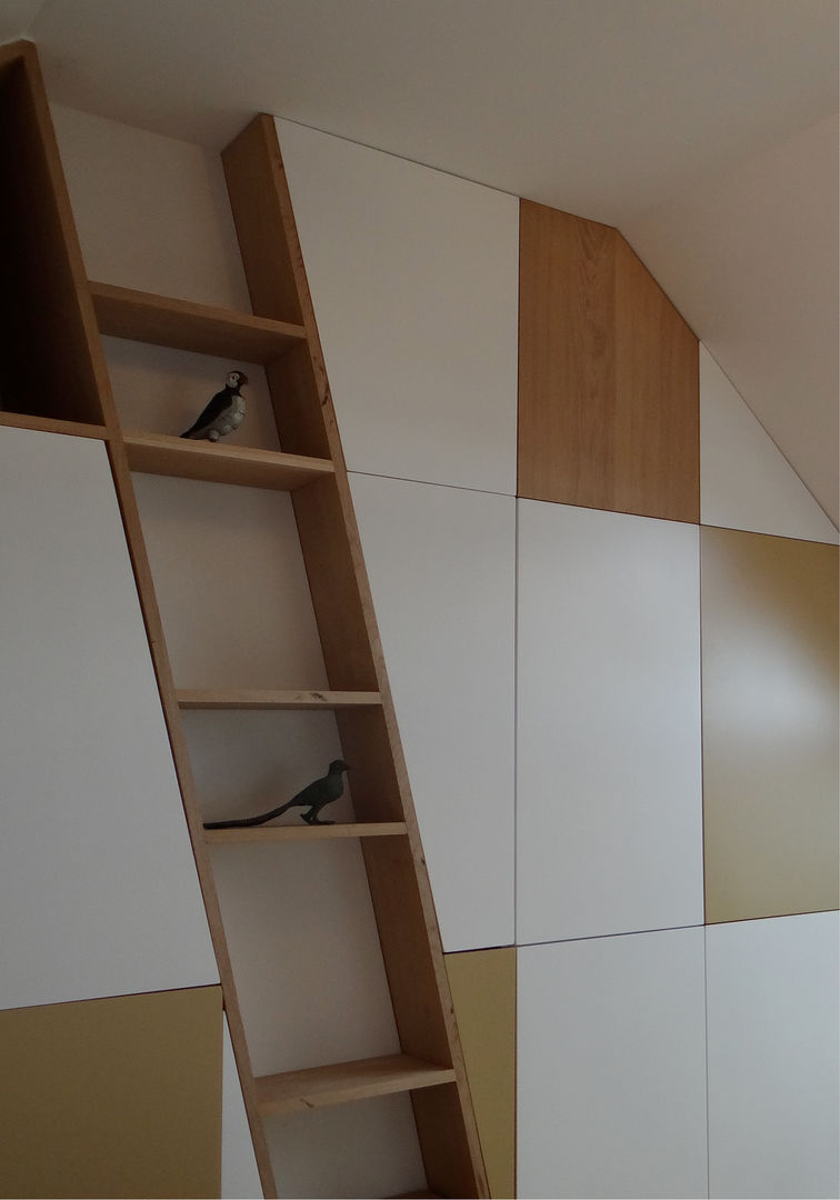 UNE MAISON SUR MESURE, UN AMOUR DE MAISON UN AMOUR DE MAISON ห้องนอน Wardrobes & closets