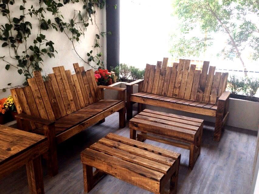 Salas y Terrazas con pallets Biogibson Balcones y terrazas industriales Madera Acabado en madera Mobiliario