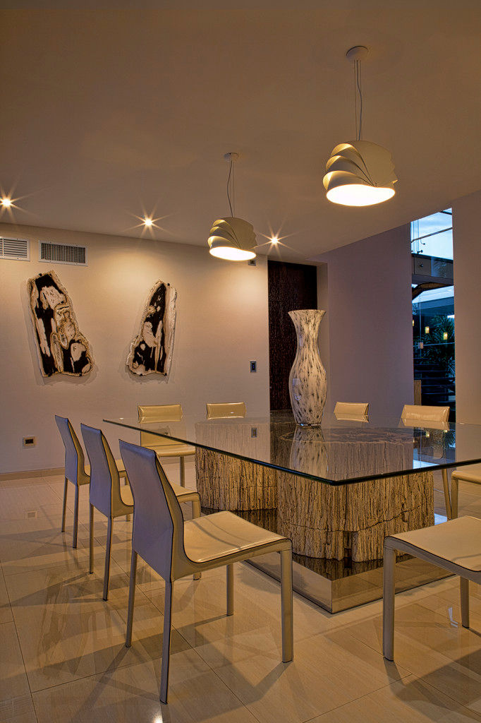 RESIDENCIA EN MÉRIDA, JC-ROA, AIDA TRACONIS ARQUITECTOS EN MÉRIDA, YUCATÁN, MÉXICO AIDA TRACONIS ARQUITECTOS EN MÉRIDA, YUCATÁN, MÉXICO Modern dining room