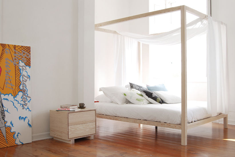 Linha Benjamim, Boa Safra Boa Safra ミニマルスタイルの 寝室 無垢材 木目調 ベッド＆ヘッドボード