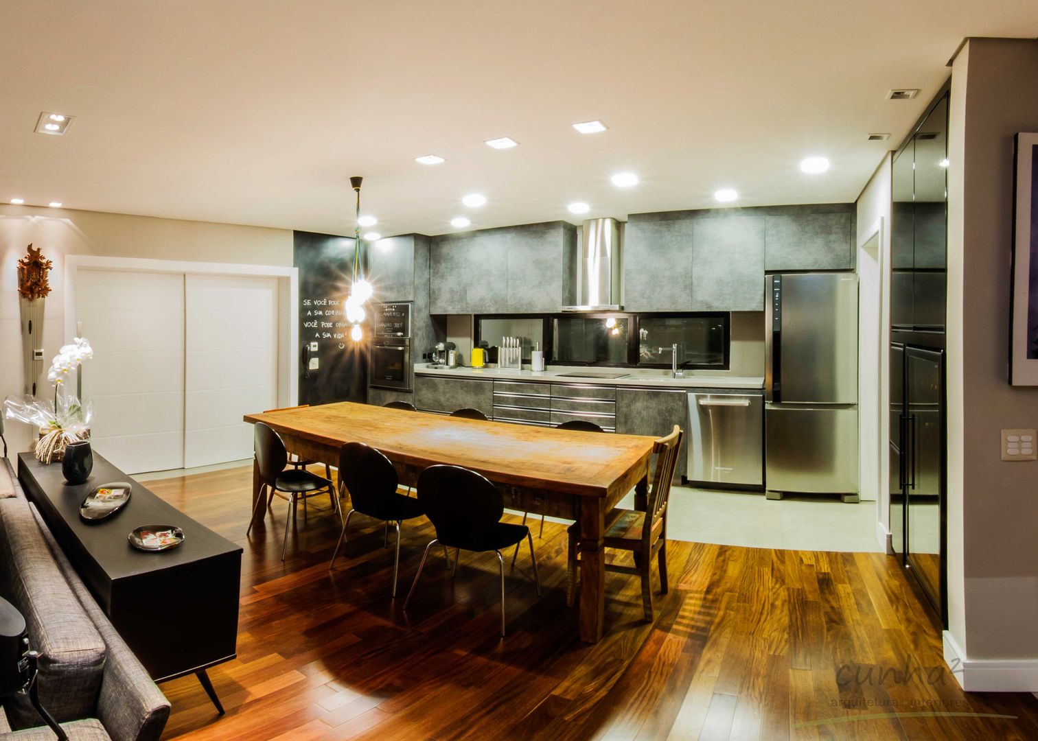 Residência Sustentável, cunha² arquitetura cunha² arquitetura Minimalist dining room Solid Wood Multicolored