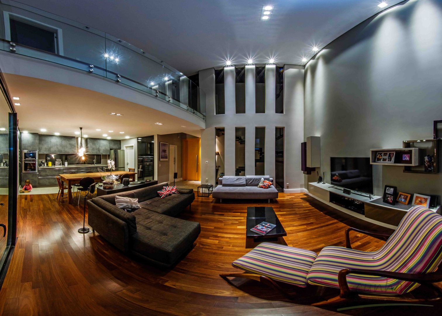 Residência Sustentável, cunha² arquitetura cunha² arquitetura Minimalist living room Engineered Wood Transparent