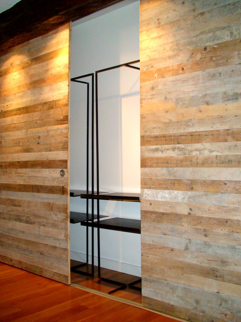 Mobiliario realizado con madera recuperada, Atelier de Desseins Atelier de Desseins ห้องนอน ไม้ Wood effect Wardrobes & closets