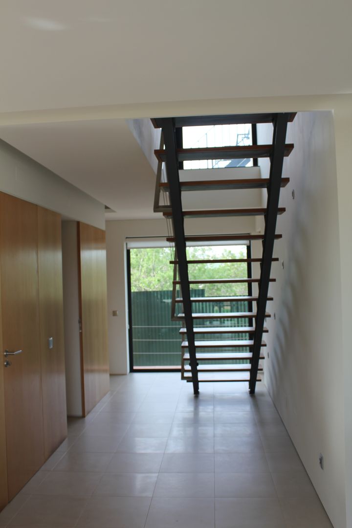 Moradia Almancil. Algarve. Portugal, bkx arquitectos bkx arquitectos Pasillos, vestíbulos y escaleras de estilo minimalista