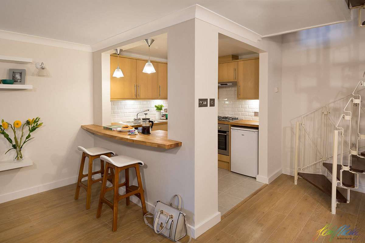 Kitchen- view from the living area homify Cocinas modernas: Ideas, imágenes y decoración