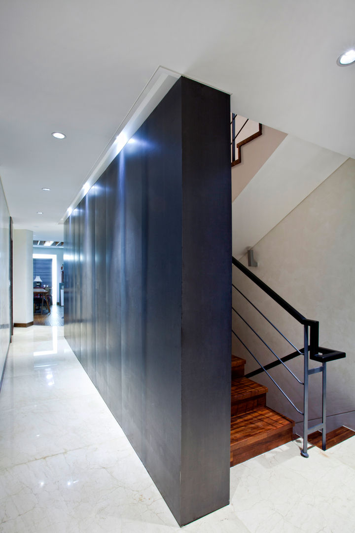 성북동 보현재, 국민대학교 국민대학교 Ingresso, Corridoio & Scale in stile moderno