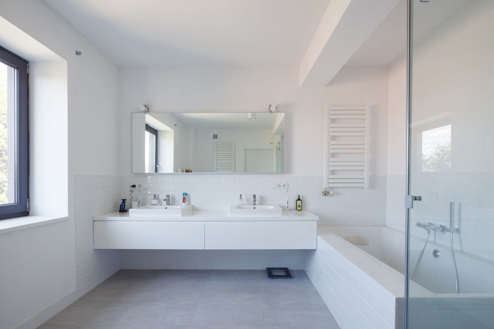 CUBE-2-BOX HOUSE, Zalewski Architecture Group Zalewski Architecture Group Minimalist bathroom