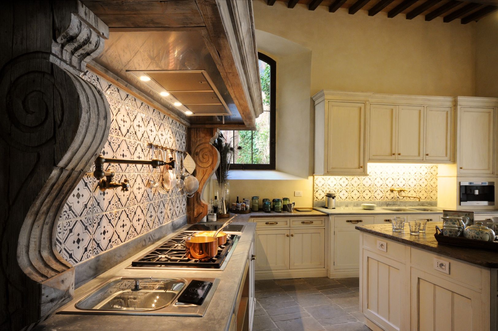 Progettazione e realizzazione cucina nel Castello di Polgeto, Riccardo Barthel Riccardo Barthel Classic style kitchen