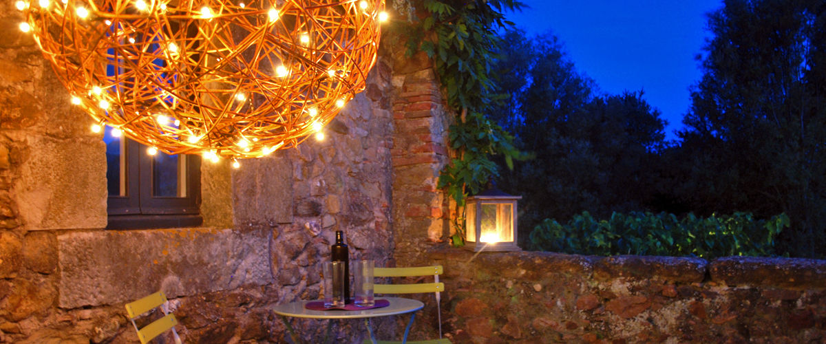 Decoración e iluminación exterior con aires vintage, OutSide Tech Light OutSide Tech Light Giardino in stile rustico Illuminazione