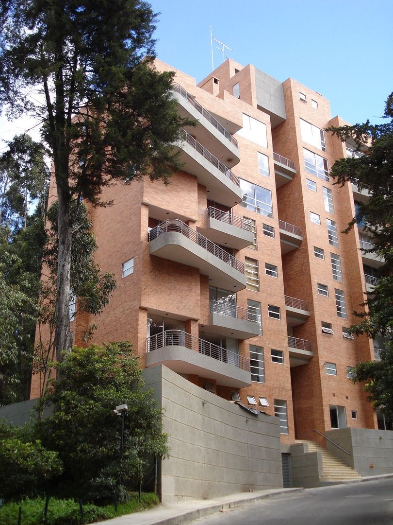 Edificio Terrazas de Medina, Vertice Oficina de Arquitectura Vertice Oficina de Arquitectura Modern houses Bricks