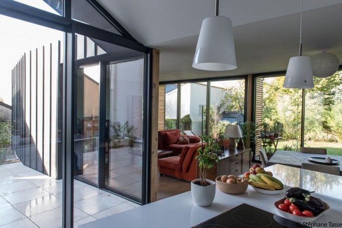 Back in Black - Extension et rénovation d'une maison individuelle, LAUS architectes LAUS architectes Dining room