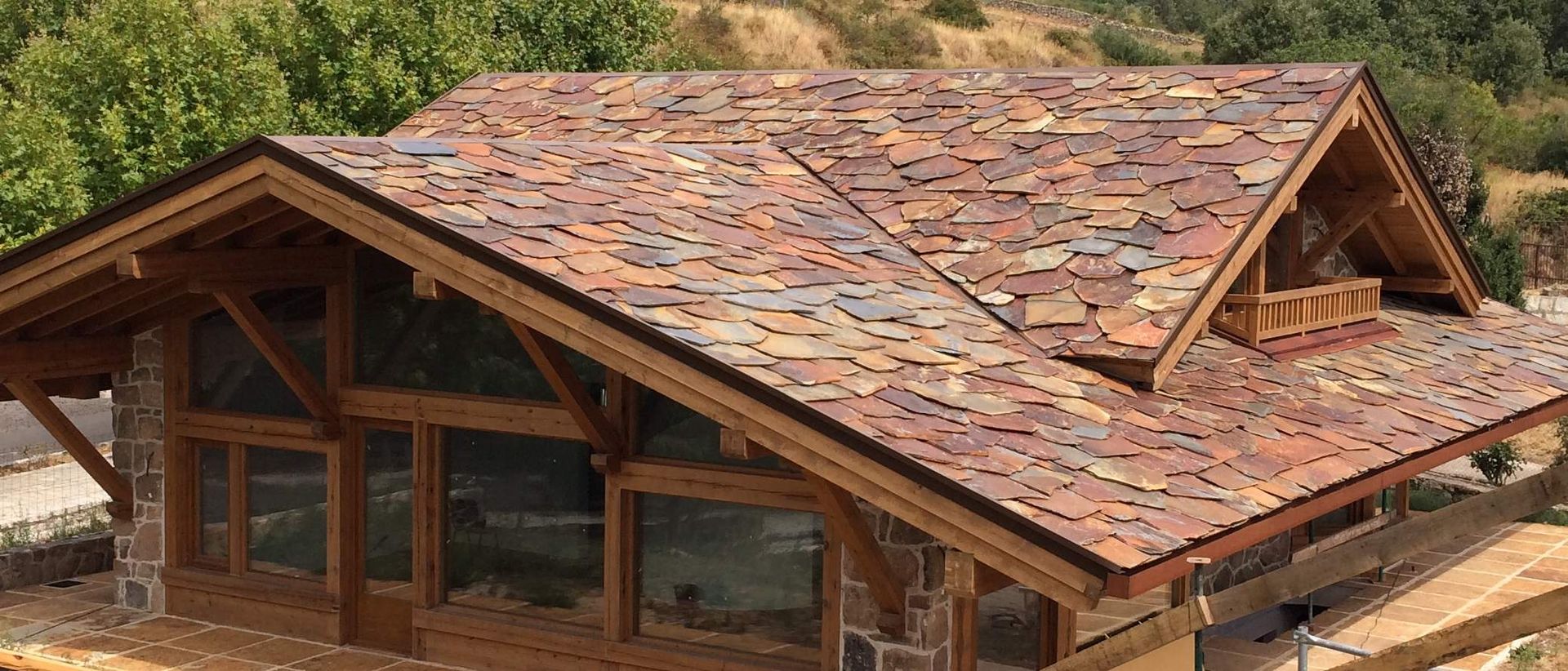 Consejos para barnizar madera exterior - Tejados madera Barcelona   Rehabilitación de cubiertas de madera y tejados de pizarra y teja.