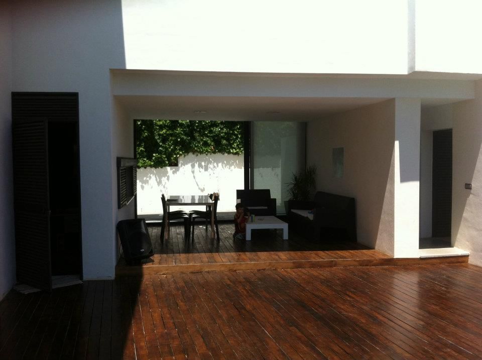 Vivienda Julio Galio, 13, Soluziona Arquitectura Soluziona Arquitectura 庭院