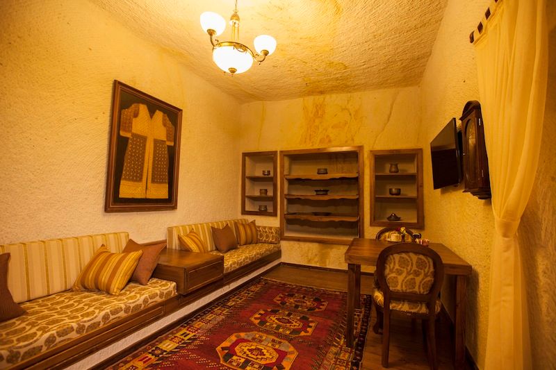 Kunduracı Mehmet evi Öncesi ve Sonrası, Kayakapi Premium Caves - Cappadocia Kayakapi Premium Caves - Cappadocia Rustic style living room