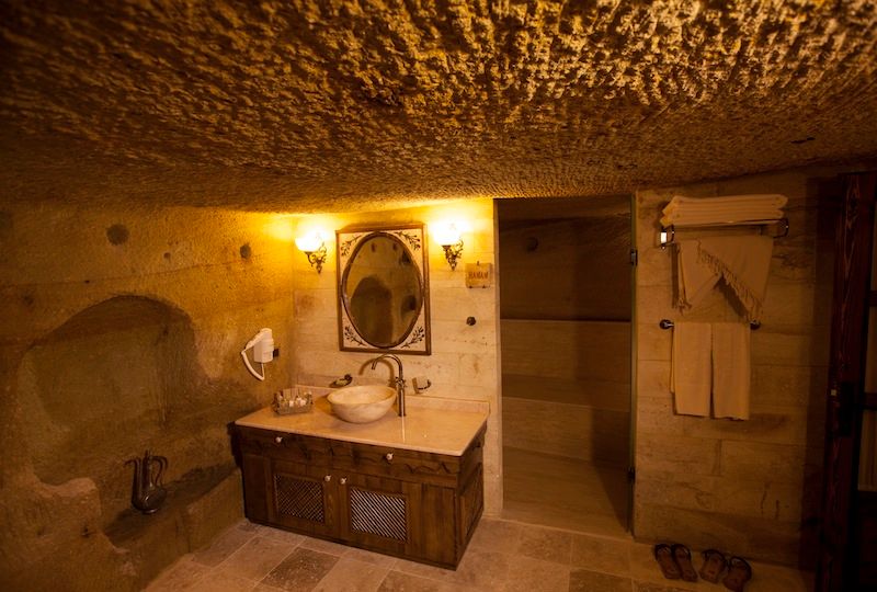 Muhittin Toker evi Öncesi ve Sonrası, Kayakapi Premium Caves - Cappadocia Kayakapi Premium Caves - Cappadocia Baños de estilo rústico