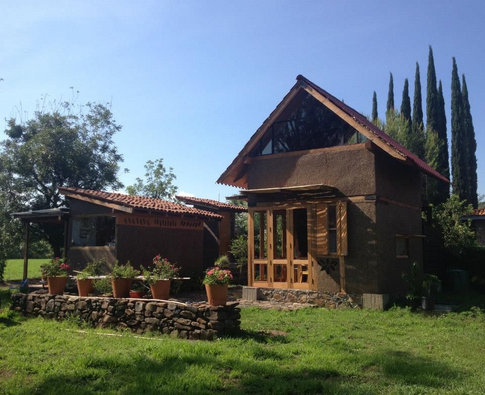 REFUGIO DE LAS MARIPOSAS, MORO TALLER DE ARQUITECTURA MORO TALLER DE ARQUITECTURA Rustic style houses