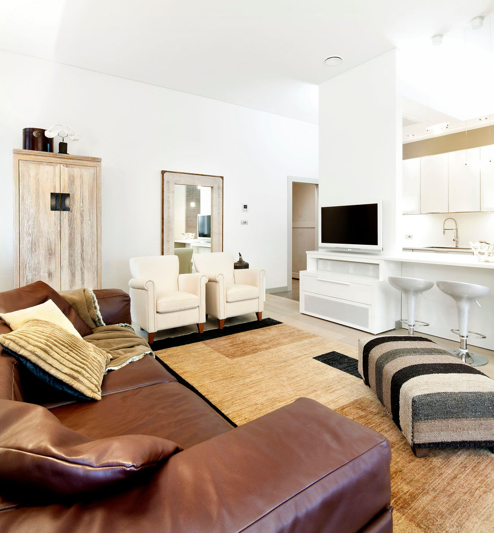 Casa in città, BRANDO concept BRANDO concept Modern living room Sofas & armchairs