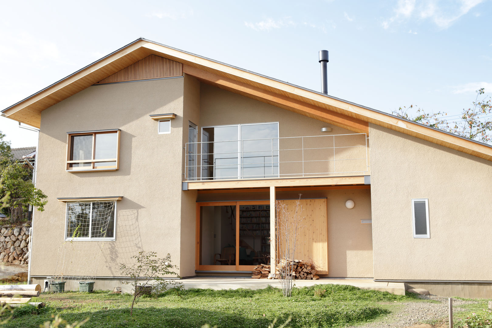 山梨・畑の家, info5381 info5381 Casas modernas