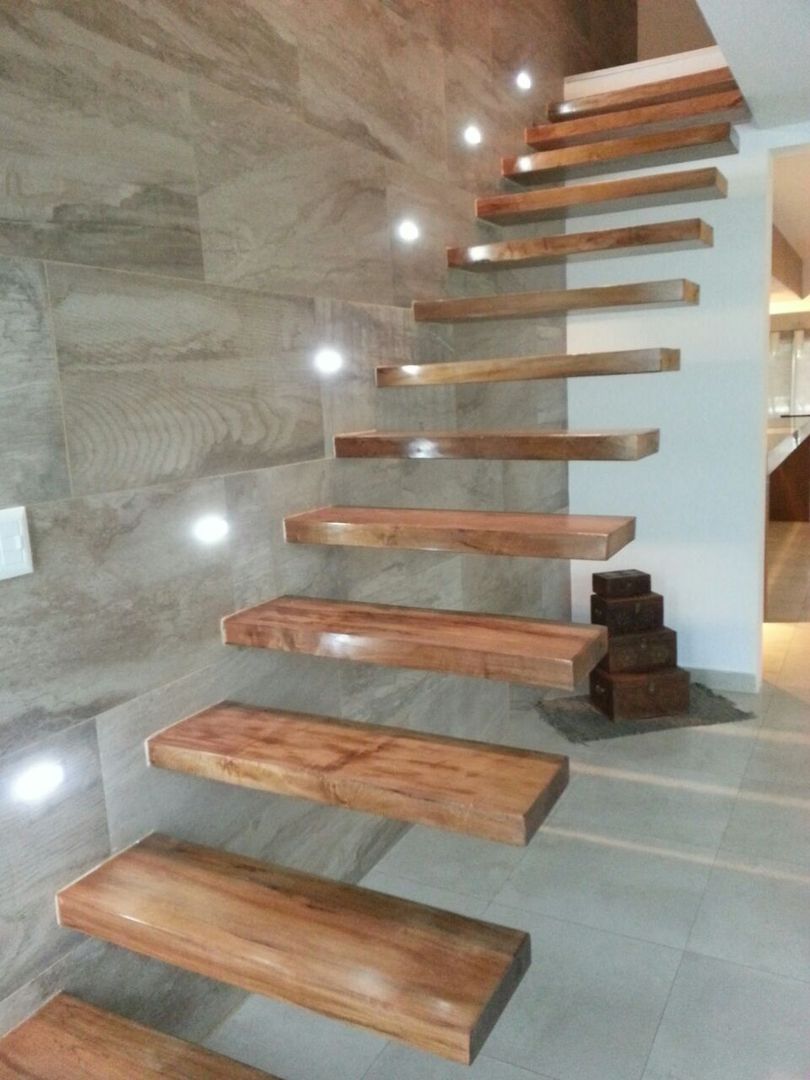 Escalera empotrada Estudio A+I Pasillos, vestíbulos y escaleras modernos Madera maciza Multicolor