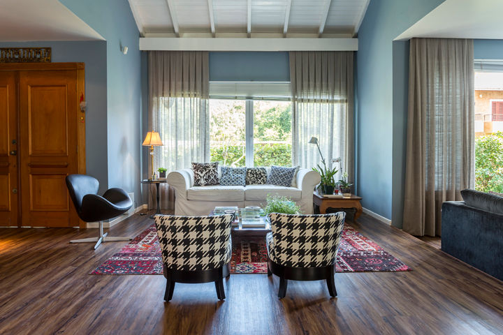 A charmosa casa de paredes azuis, Casa de Valentina Casa de Valentina Modern living room Accessories & decoration