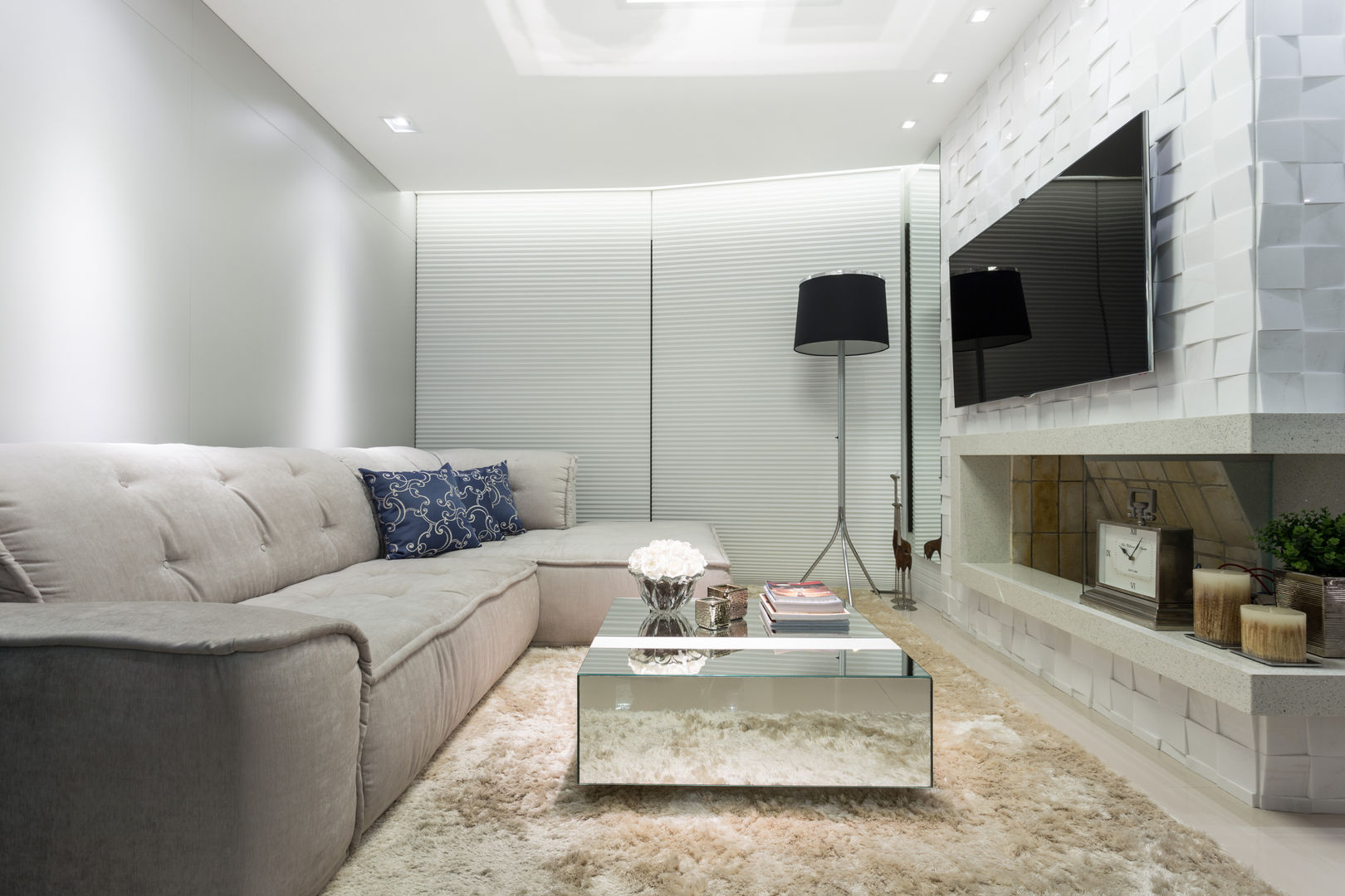 Apartamento jovem casal, B+R Arquitetura B+R Arquitetura Modern living room TV stands & cabinets