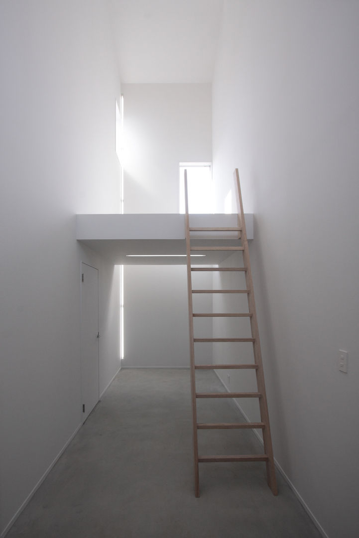 O House, 藤井直也デザイン事務所 藤井直也デザイン事務所 Minimalist corridor, hallway & stairs