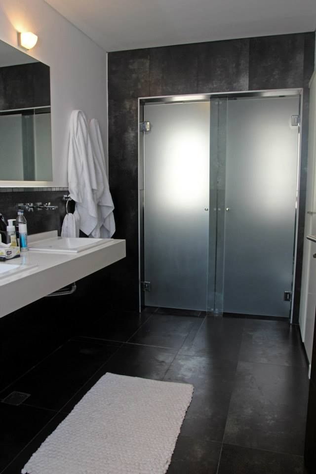 Casa Racionalista en La Glorieta Nordelta, ADHOC arquitecturAmedida ADHOC arquitecturAmedida Modern bathroom