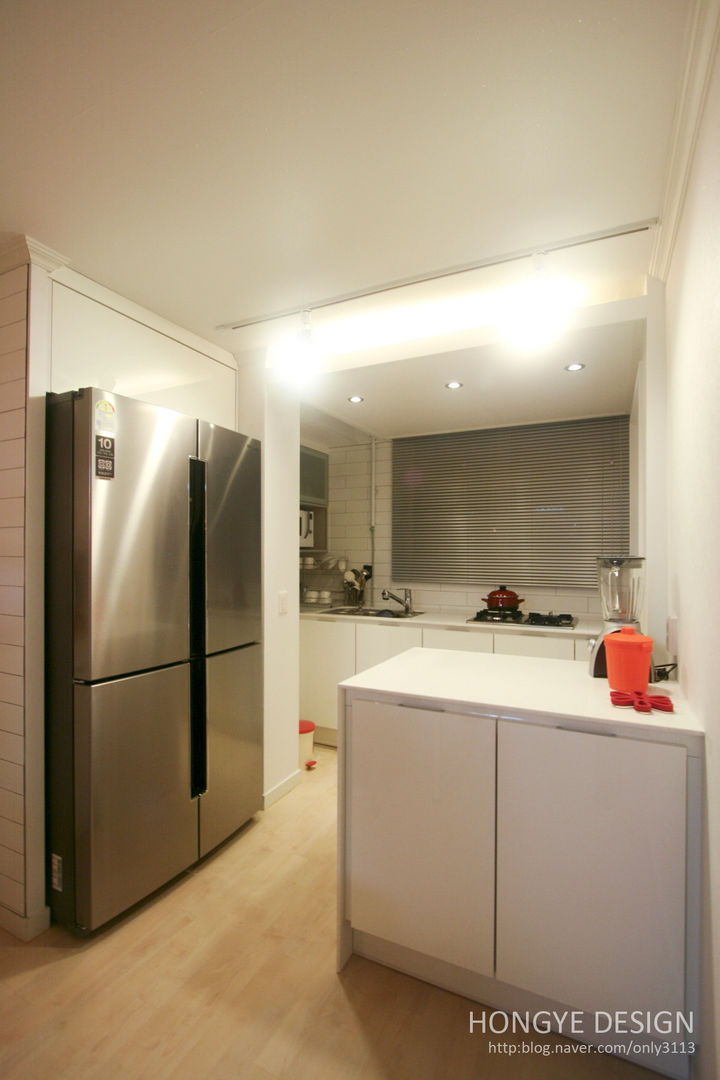 내추럴한 느낌의 16평 신혼집, 홍예디자인 홍예디자인 Modern kitchen