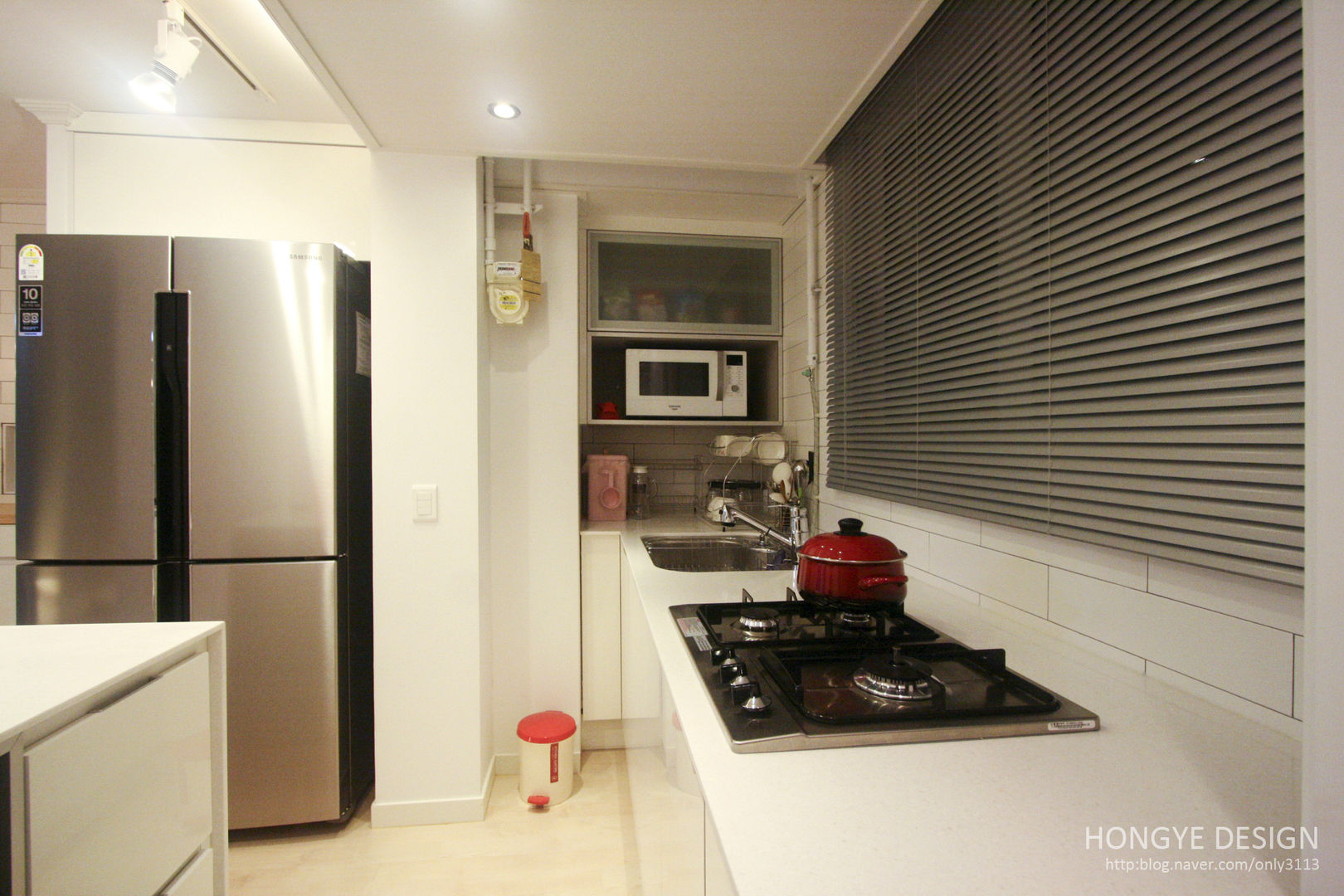내추럴한 느낌의 16평 신혼집, 홍예디자인 홍예디자인 Kitchen
