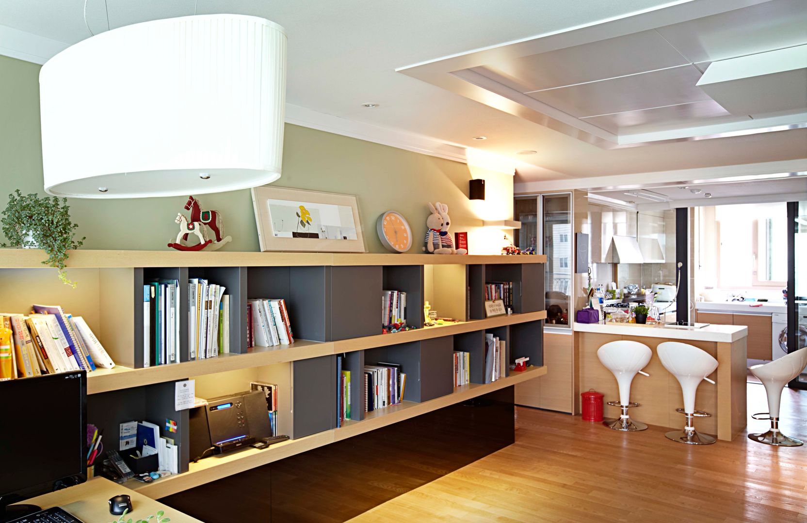 거실을 서재로 서재를 거실로 , housetherapy housetherapy Living room