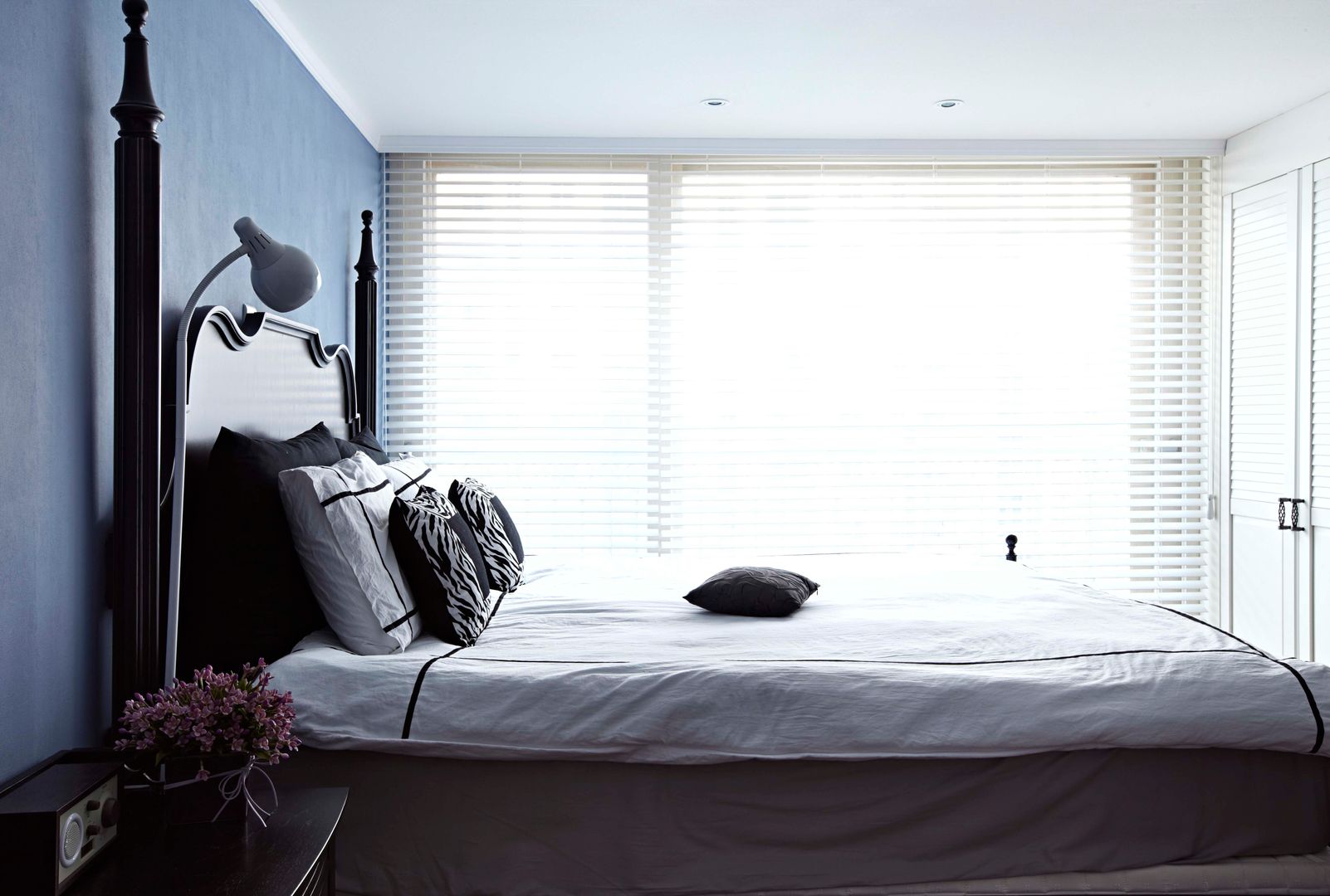 거실을 서재로 서재를 거실로 , housetherapy housetherapy Modern style bedroom