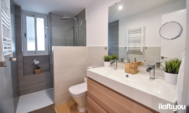 ¡Nuestro pequeño apartamento se convirtió en un lujoso hogar!, iloftyou iloftyou Bagno moderno Vasche & Docce