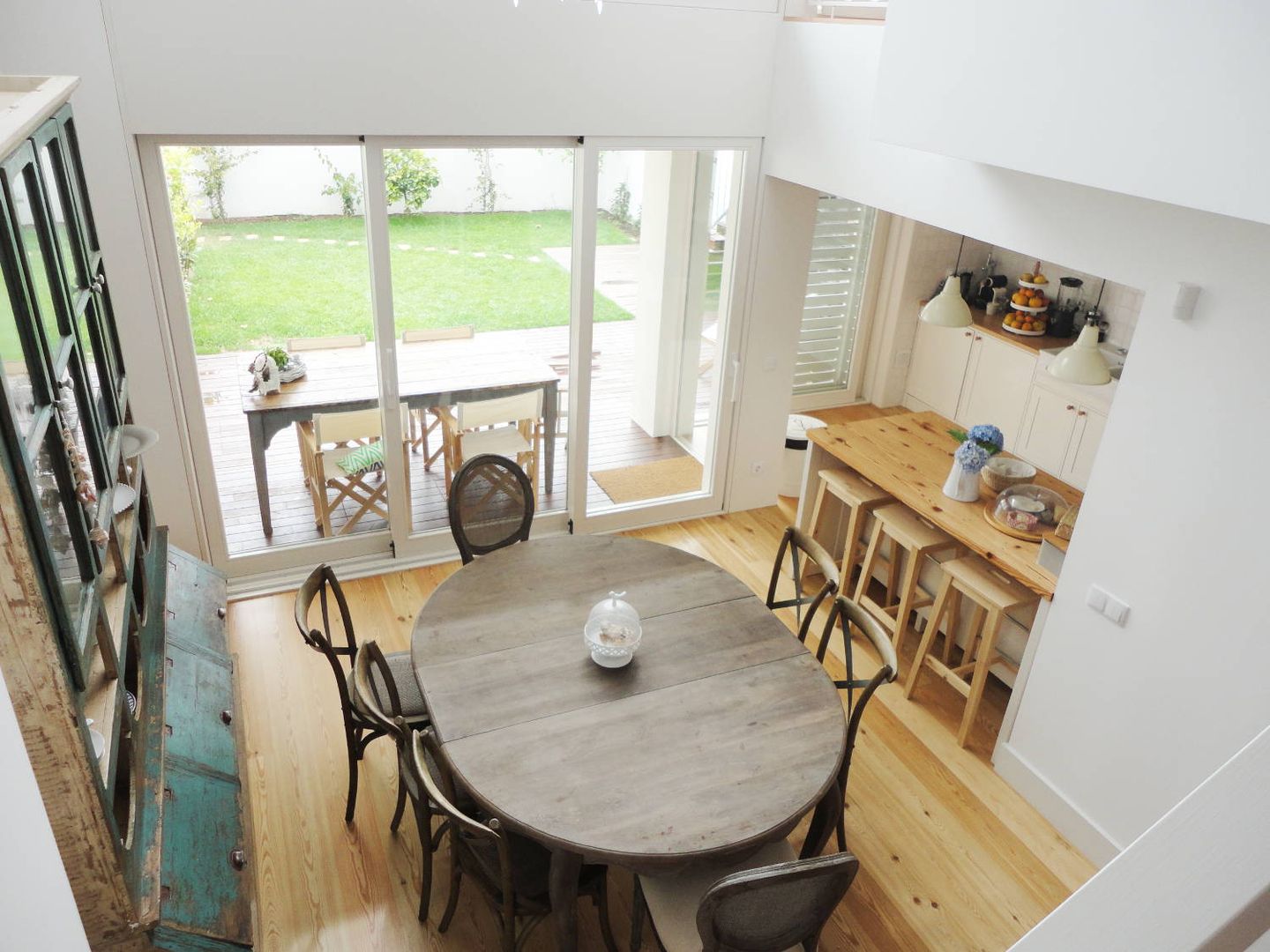 Casa das riscas brancas, GAAPE - ARQUITECTURA, PLANEAMENTO E ENGENHARIA, LDA GAAPE - ARQUITECTURA, PLANEAMENTO E ENGENHARIA, LDA Eclectic style dining room