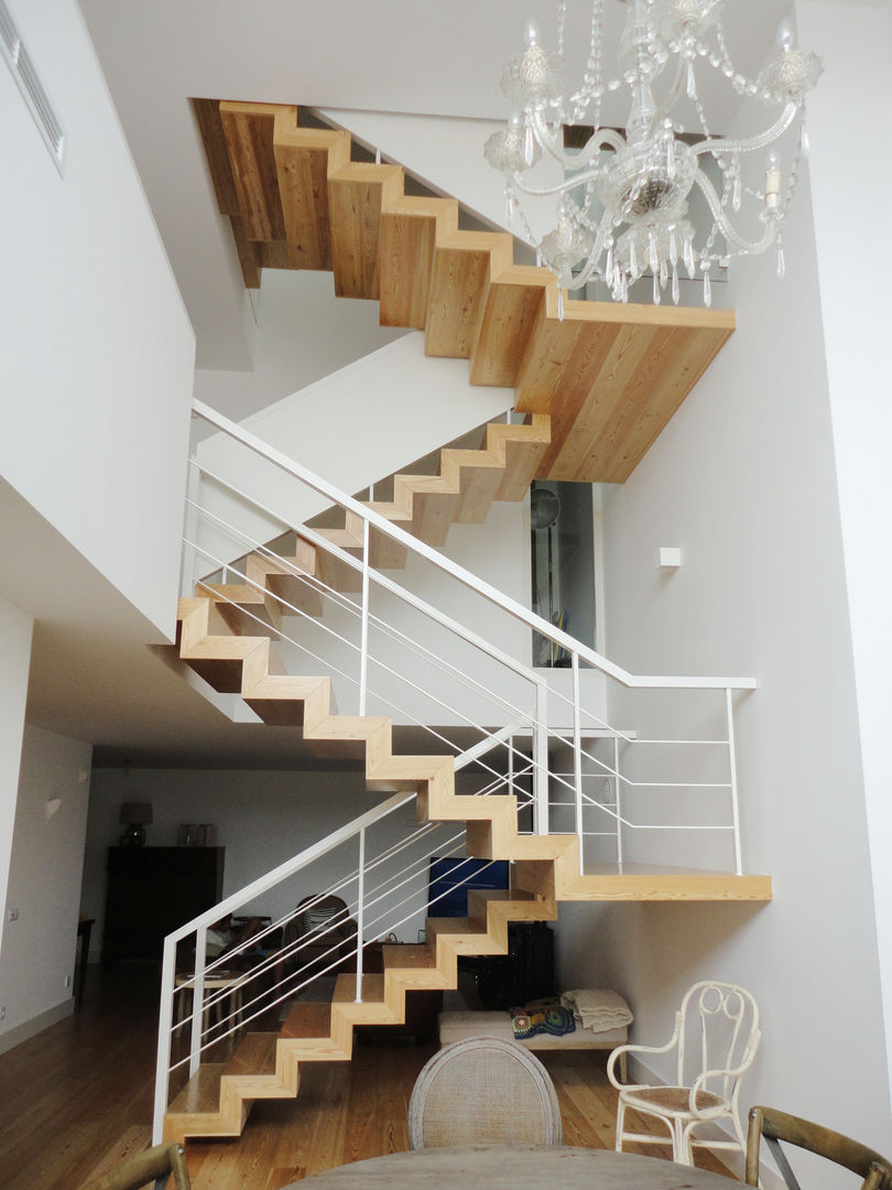 Escadas interiores GAAPE - ARQUITECTURA, PLANEAMENTO E ENGENHARIA, LDA Corredores, halls e escadas ecléticos