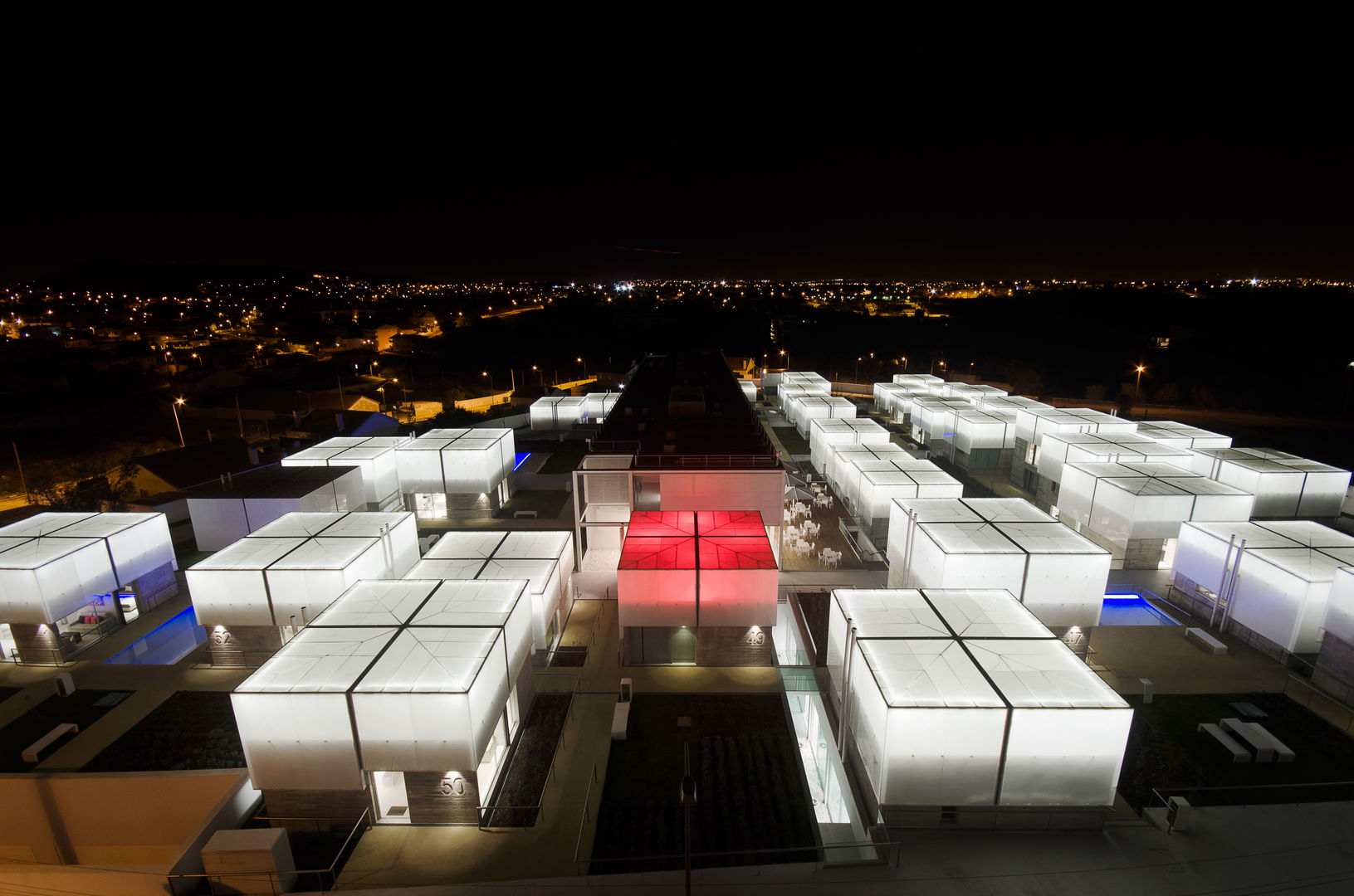 Vista Aérea Exterior Noite guedes cruz arquitectos Casas mediterrânicas