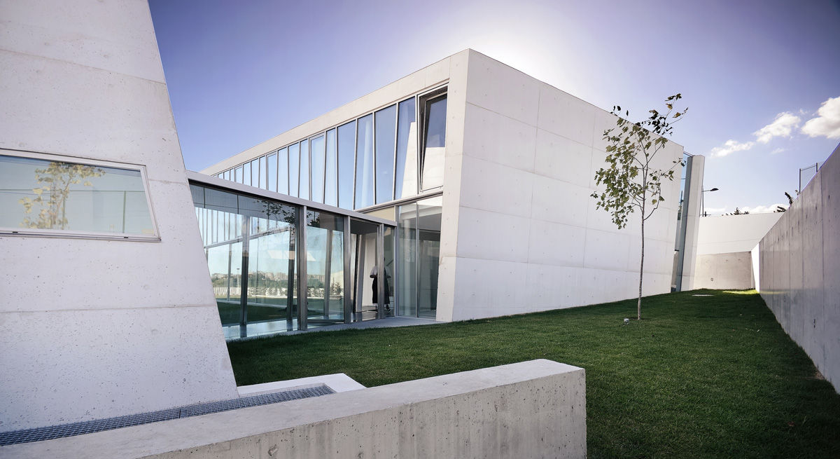 Casa em Alcoutins, Lisboa, guedes cruz arquitectos guedes cruz arquitectos Nhà phong cách tối giản