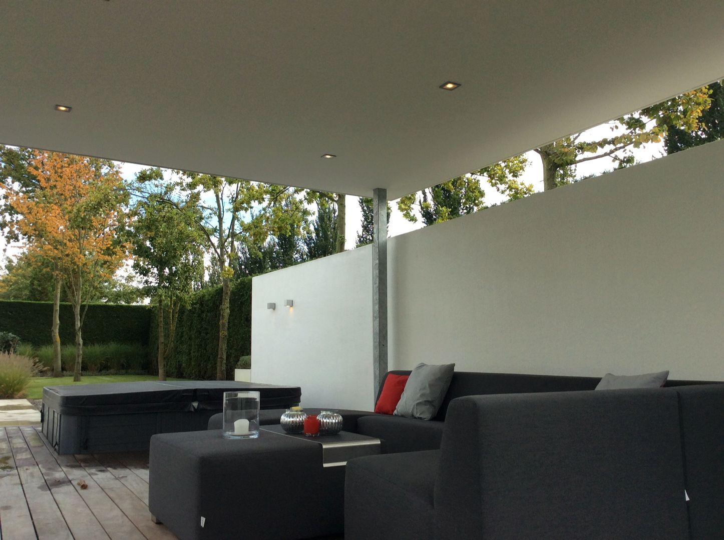 Moderne tuin met vijver en betonplaten, Sparq Tuinen Sparq Tuinen Vườn phong cách hiện đại
