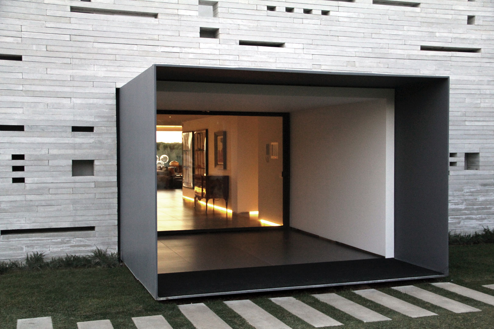 Lifting House, guedes cruz arquitectos guedes cruz arquitectos Minimalistyczny korytarz, przedpokój i schody