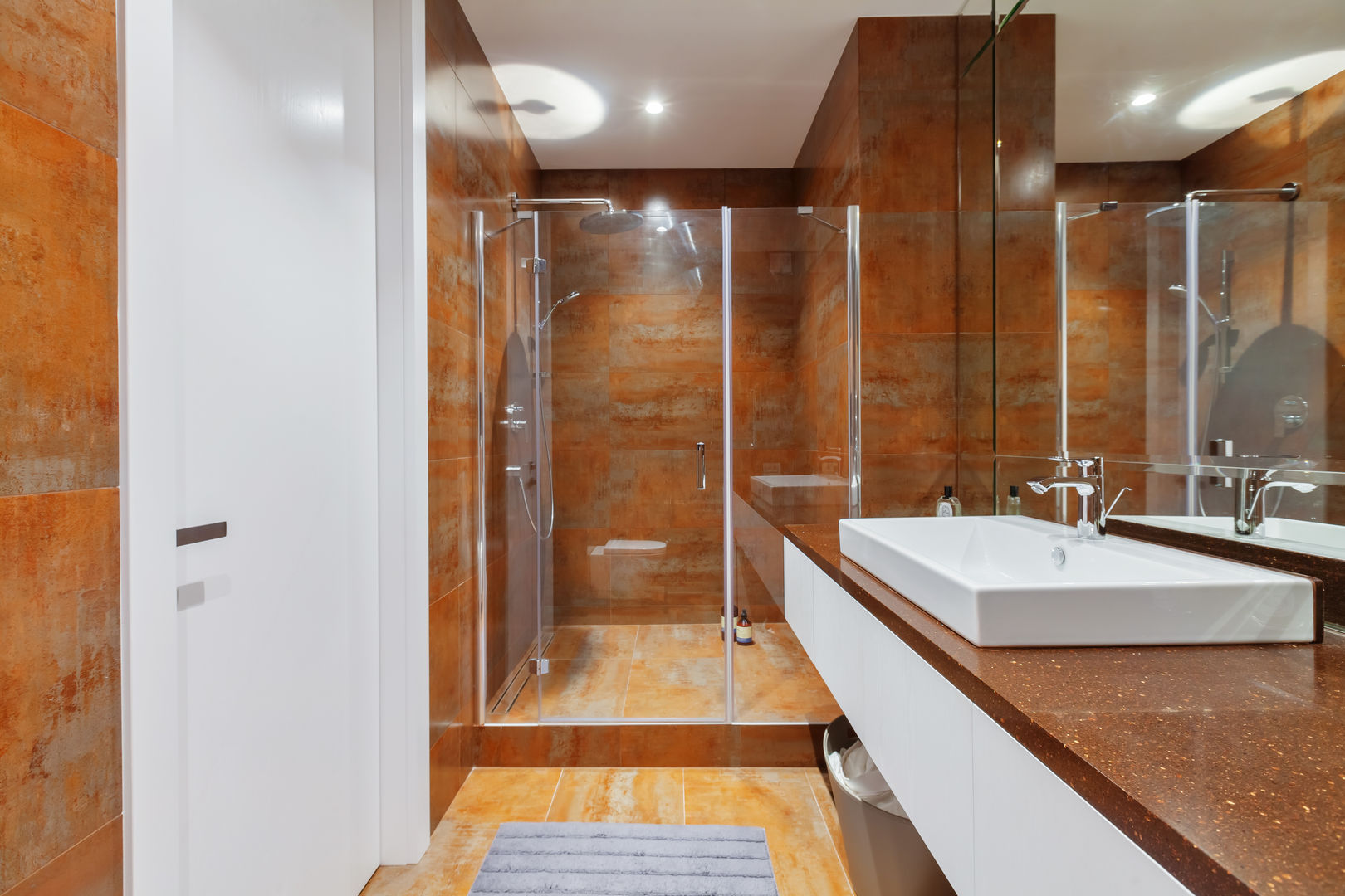 Минималистичная квартира , YOUSUPOVA YOUSUPOVA Minimalist style bathrooms